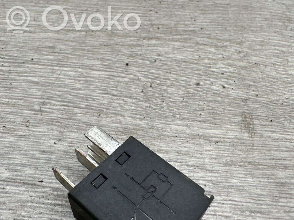 Otros relés   F57B14B192AA,990733A
