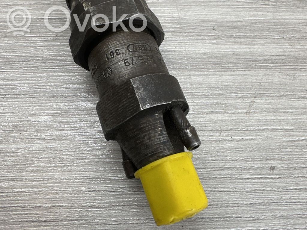 Audi A6 S6 C4 4A Fuel injector 