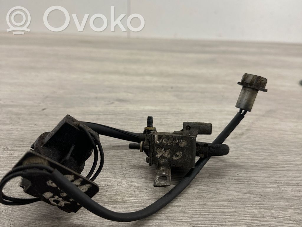 Vacuum valve