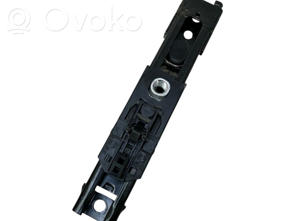 Skoda Octavia Mk2 (1Z) Seat belt adjustment rail 