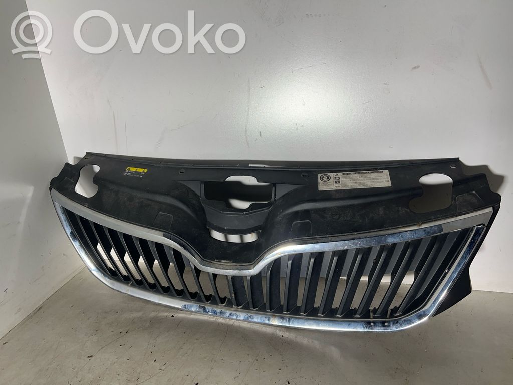 Skoda Rapid (NH) Front bumper upper radiator grill 