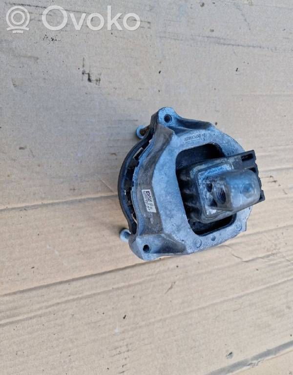 BMW 5 G30 G31 G38 Engine mount bracket 