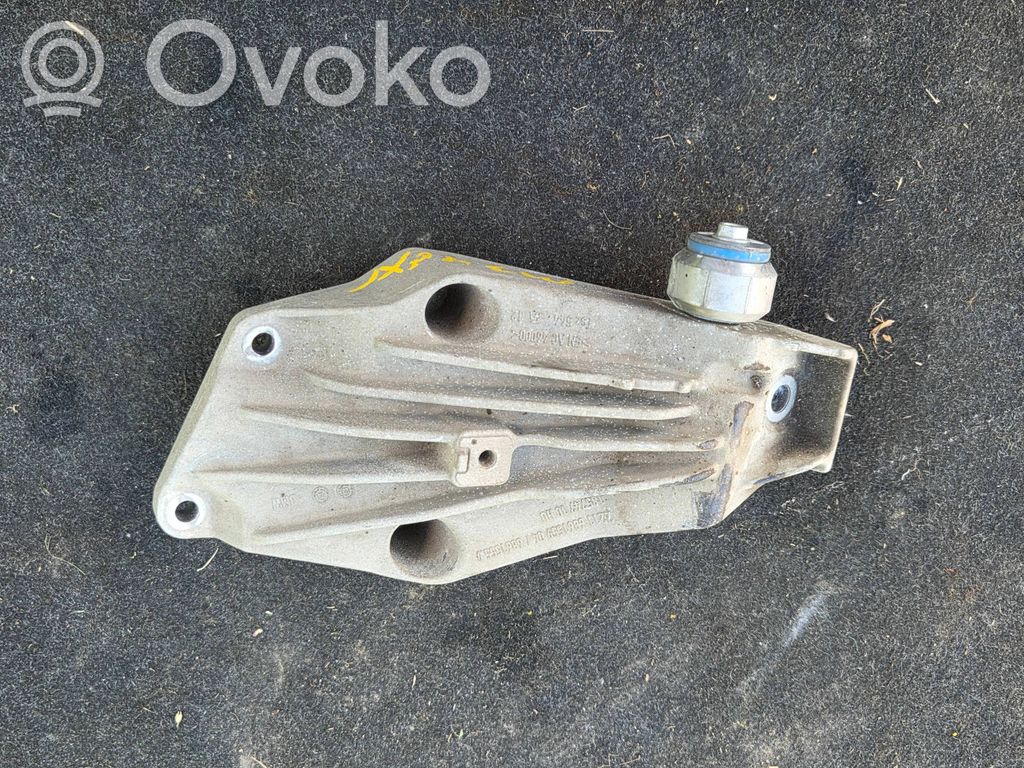 BMW 3 G20 G21 Engine mounting bracket 
