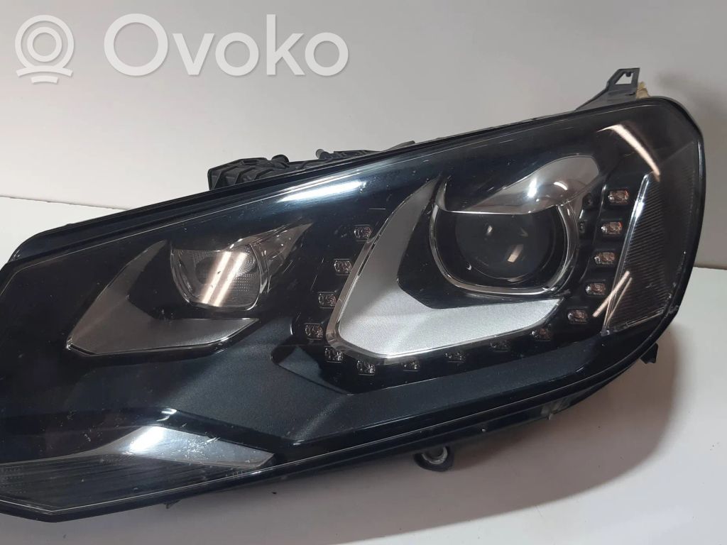 Volkswagen Touareg II Lampa przednia 
