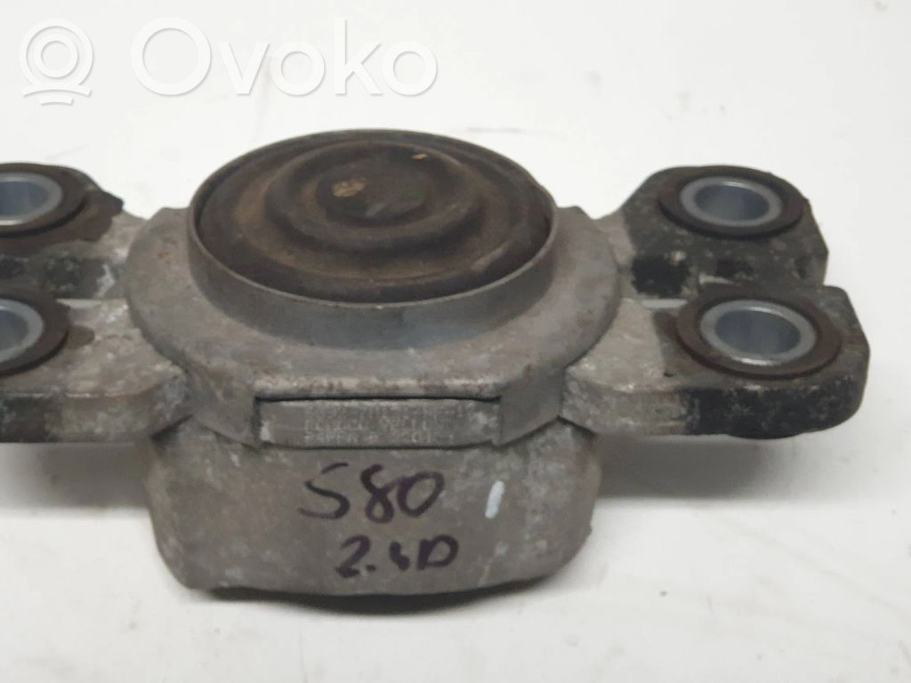 Engine mount bracket   6G927M121