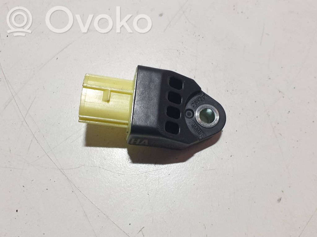Toyota RAV 4 (XA40) Airbag deployment crash/impact sensor 