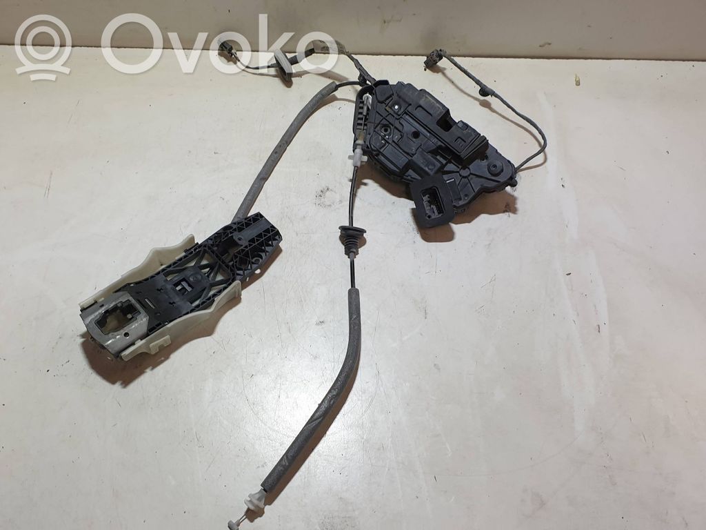 Volkswagen Golf VII Priekšpusē slēdzene 