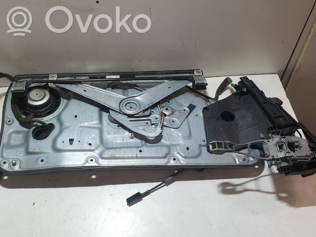 Volvo XC70 Front door lock 