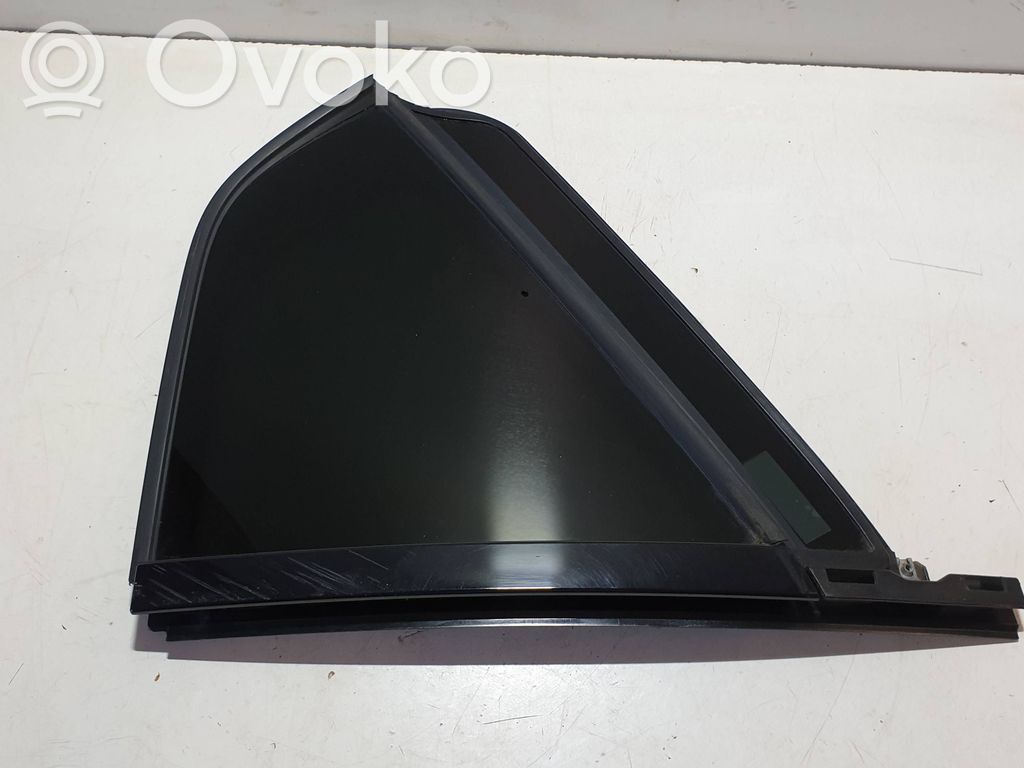 Volvo XC40 Ventanilla de ventilación de la puerta trasera 