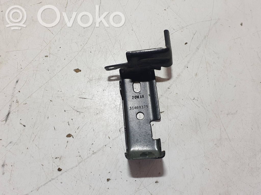 Volvo XC40 Uchwyt / Mocowanie błotnika przedniego 