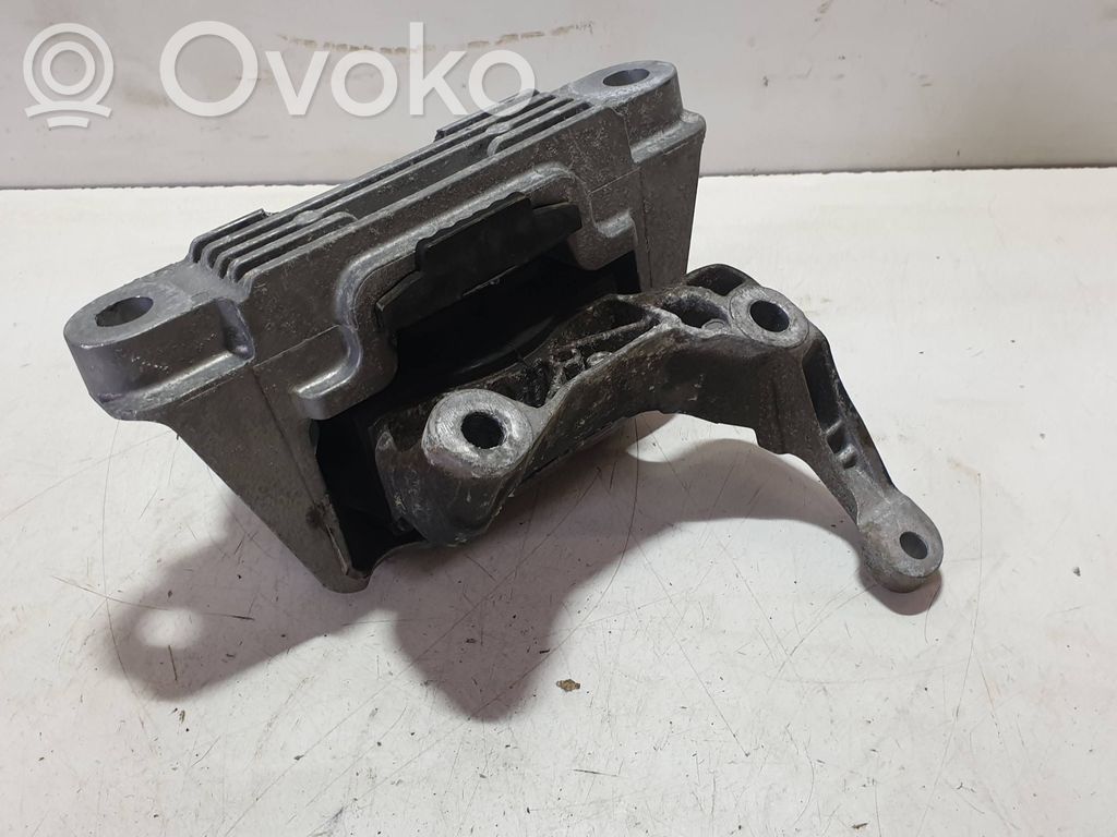 Volvo XC40 Engine mount bracket 