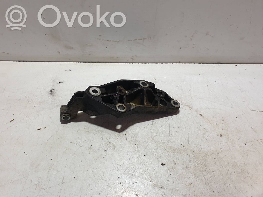 Volvo XC70 Gearbox mounting bracket 