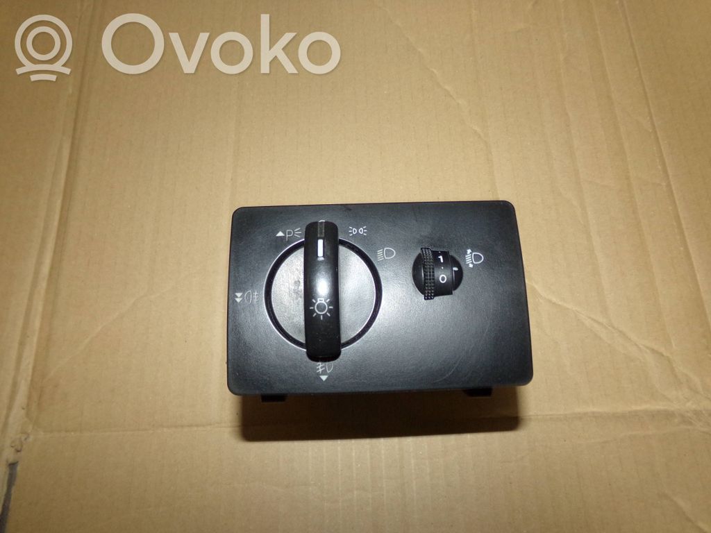 Light switch   7M5T13A024LA