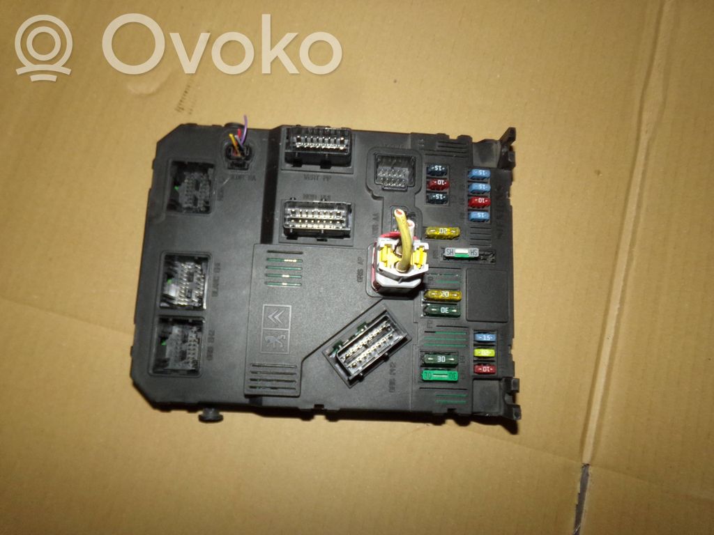 Peugeot 407 Fuse module 