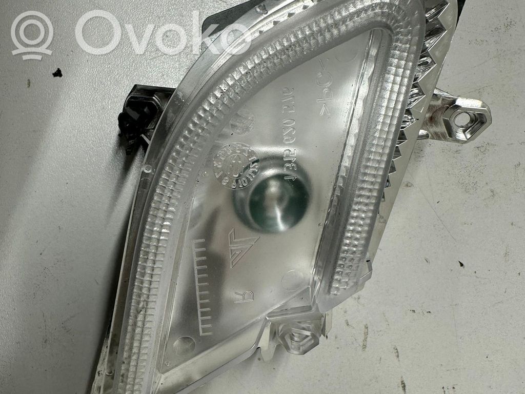 Mercedes-Benz C W204 Lampa przednia 