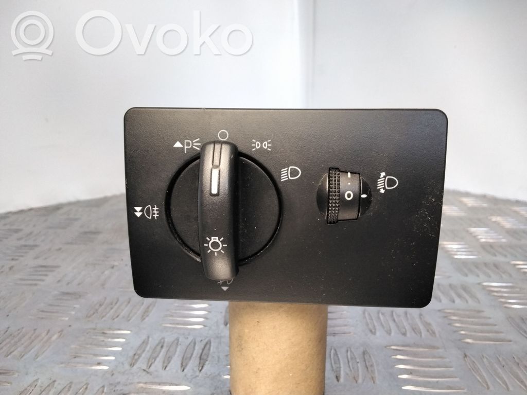 Light switch   7M5T13A024LA