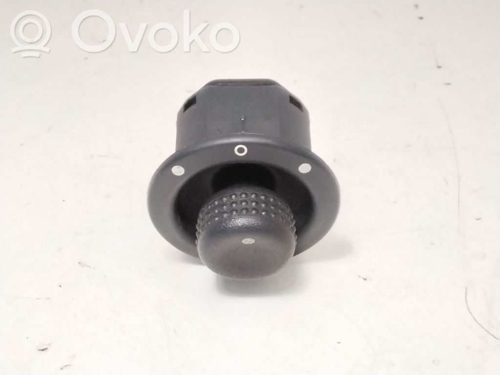 Renault Megane I Wing mirror switch 