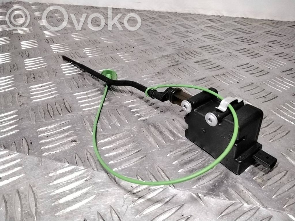 BMW 3 E90 E91 Fuel tank cap lock motor 