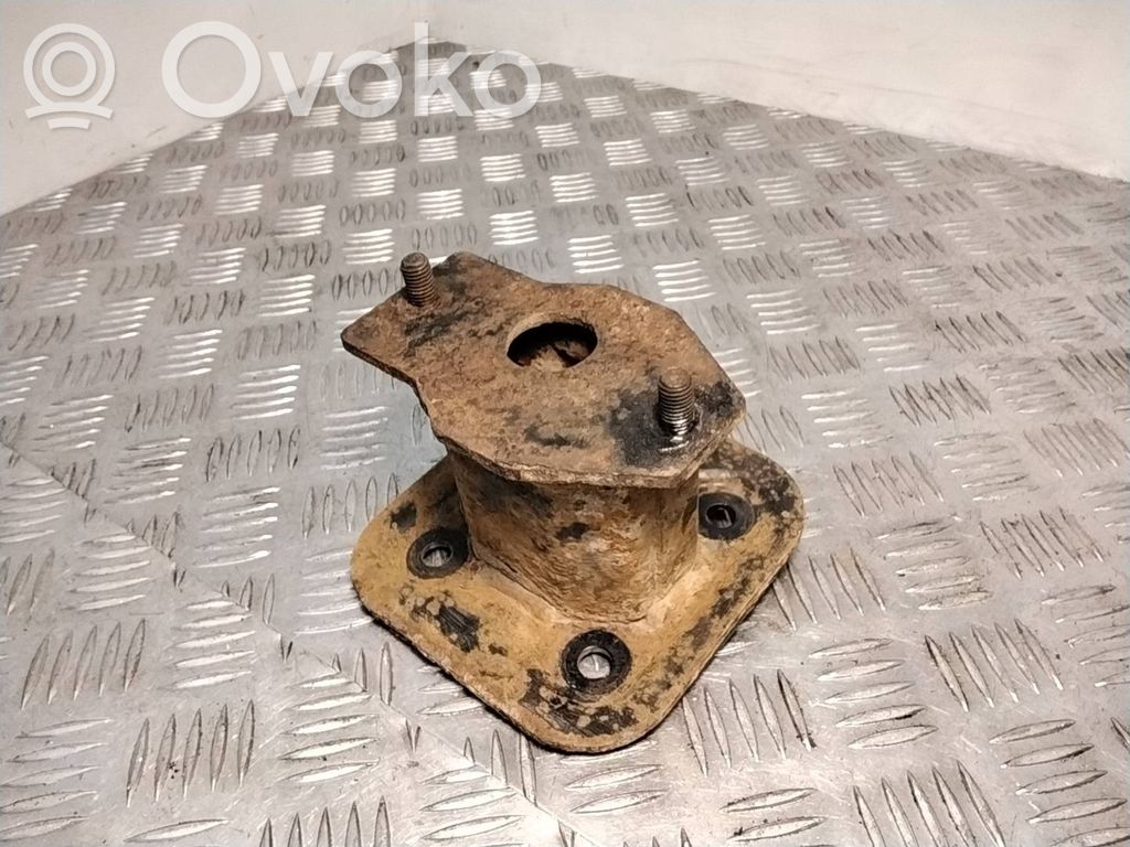 BMW 5 E60 E61 Galinis laikiklis bamperio 