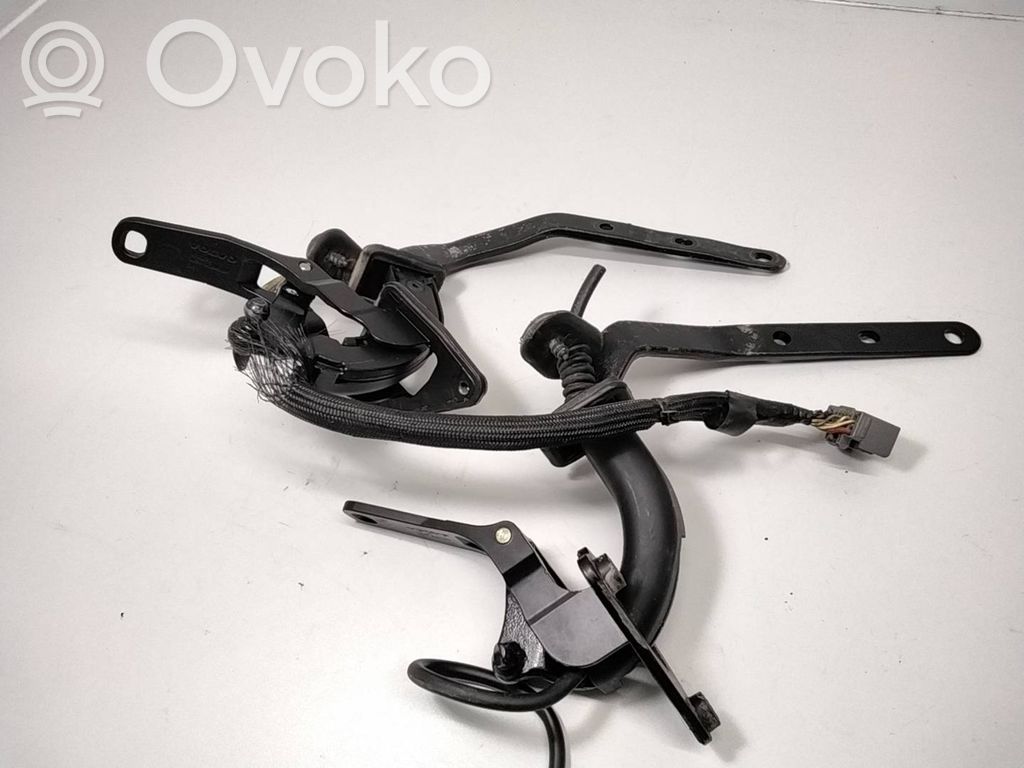 Volvo V70 Tailgate/trunk/boot hinge 