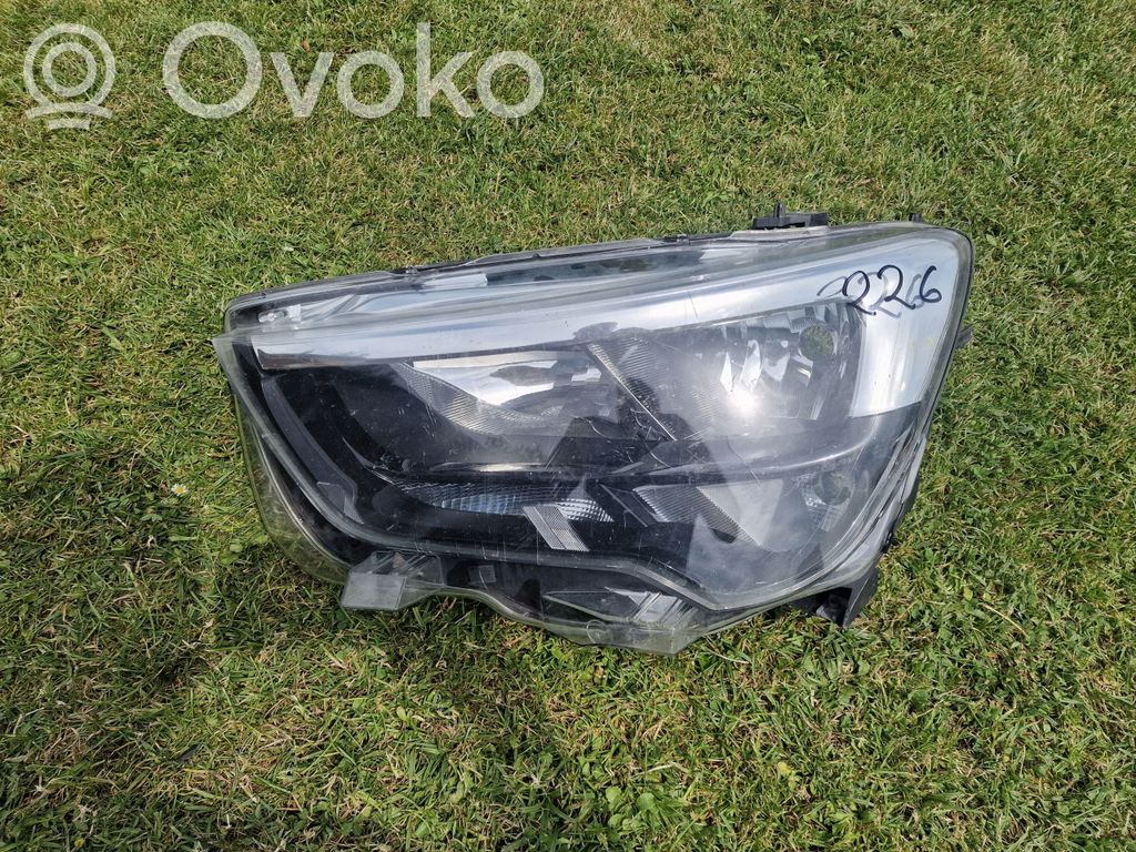 Opel Combo E Priekinis žibintas 