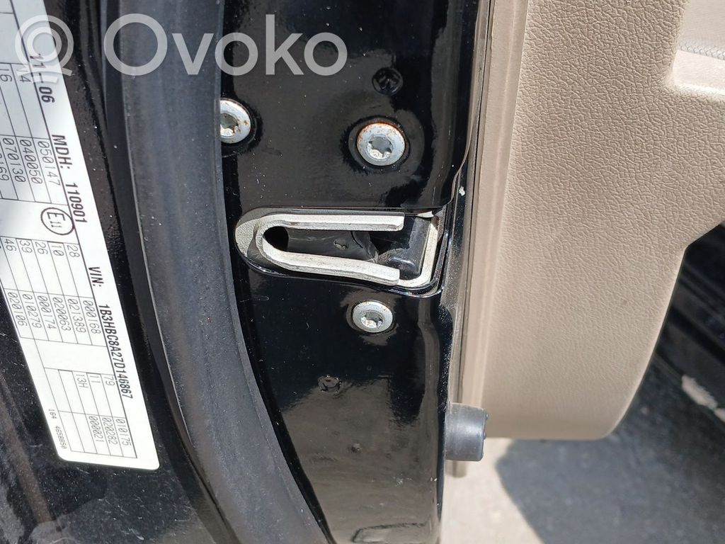 Cerradura de puerta delantera