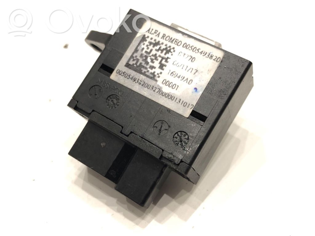 Enchufe conector USB   505493820
