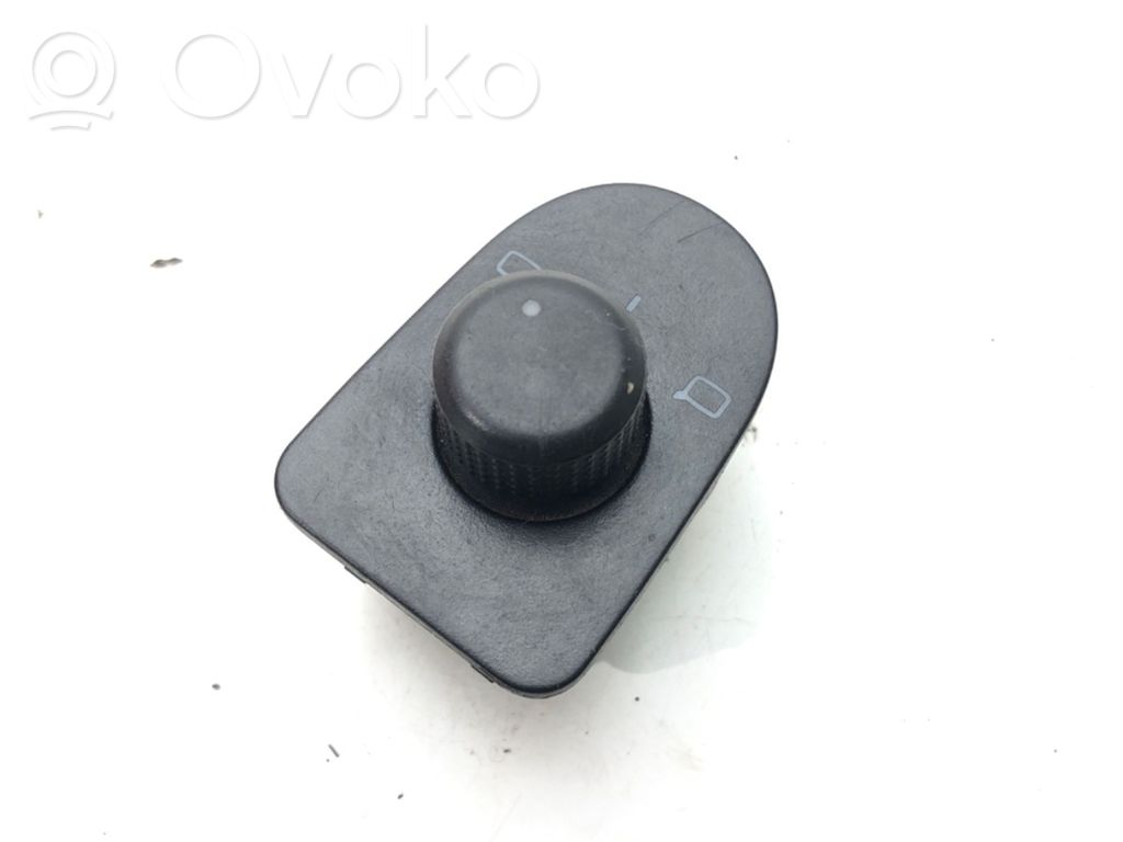 Wing mirror switch