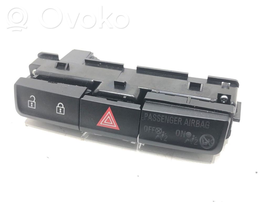 Opel Zafira C Hazard light switch 