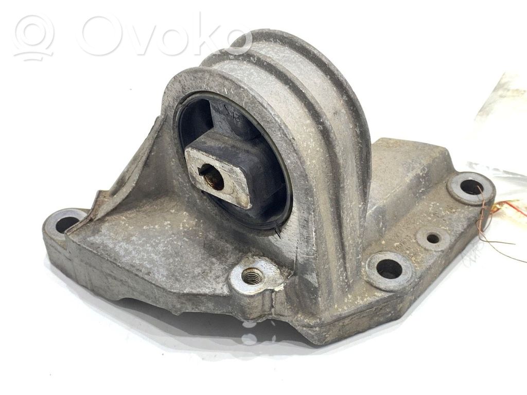 Volvo XC90 Engine mounting bracket 