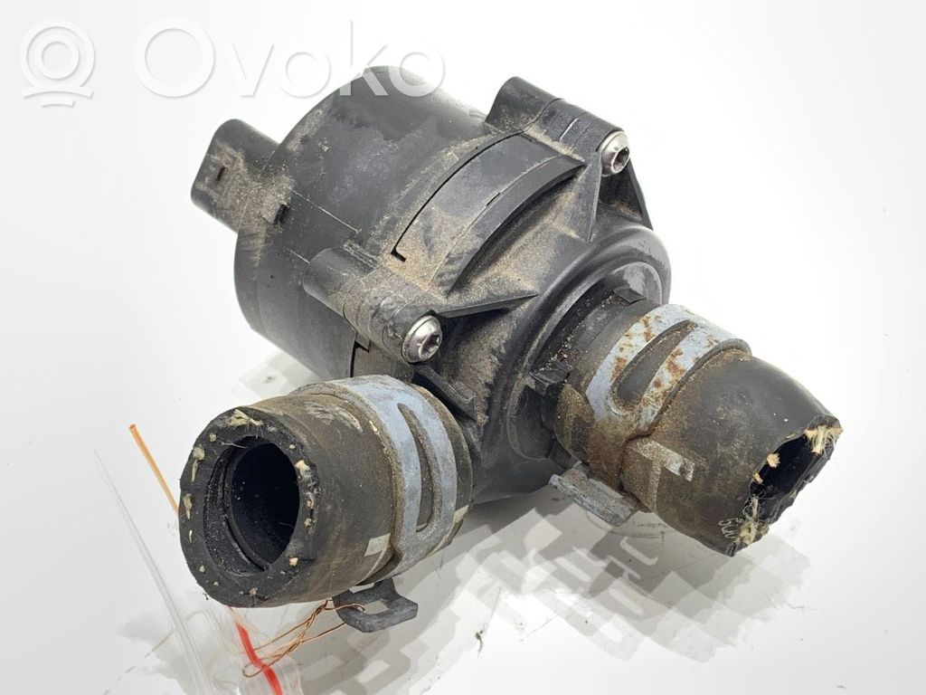 Volkswagen Golf VIII Supporto di montaggio del filtro dell’olio