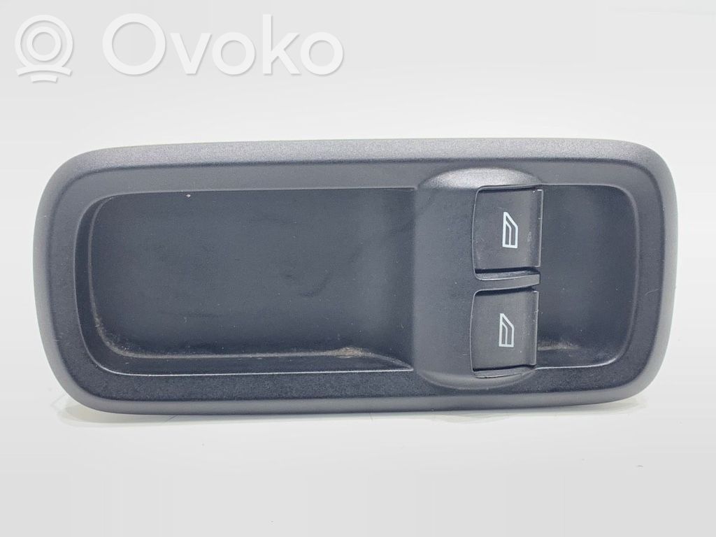 Ford Fiesta Przyciski szyb 