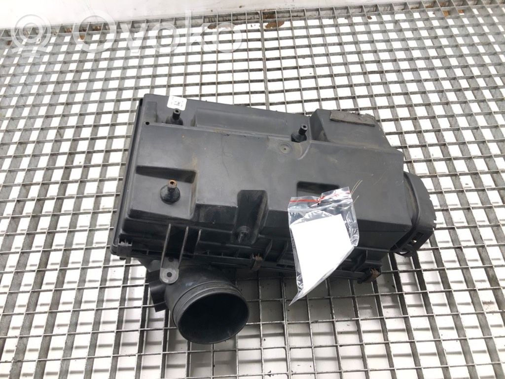 Air filter box   7548885