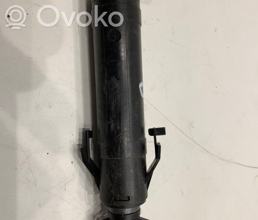 Volkswagen PASSAT B7 Dysza spryskiwacza lampy przedniej 