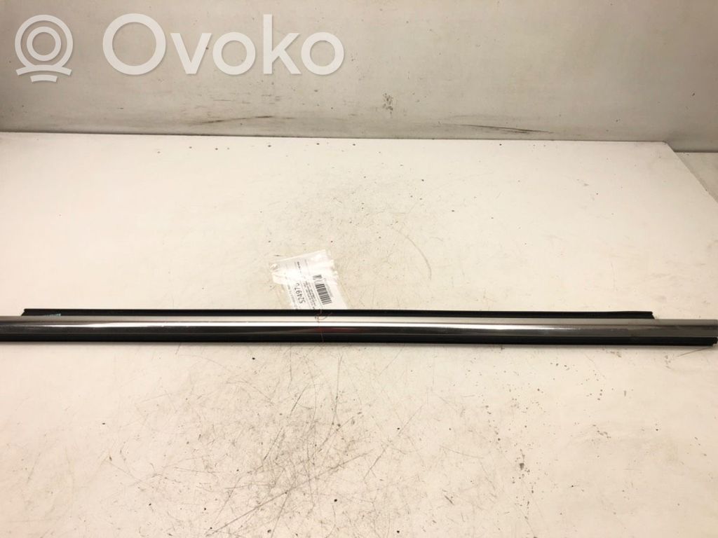 Audi A5 8T 8F Listwa / Uszczelka szyby drzwi tylnych 