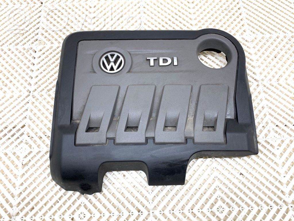 Volkswagen PASSAT B7 Capac protecție motor 