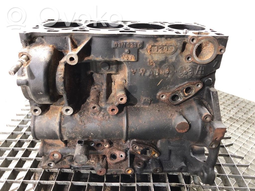 Volkswagen PASSAT B8 Engine block 