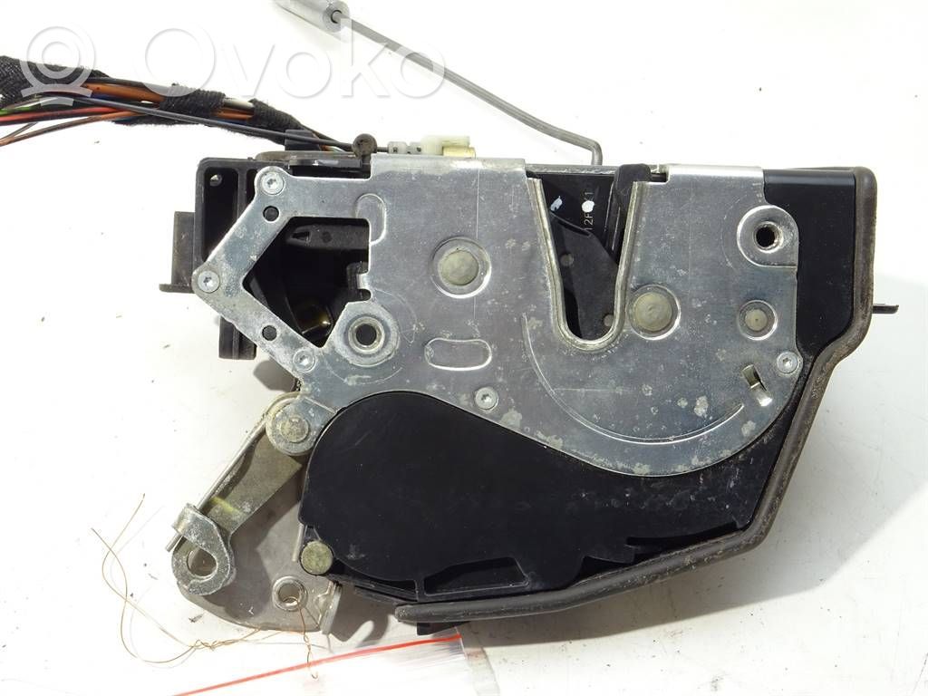 BMW 7 E65 E66 Takaoven lukko 
