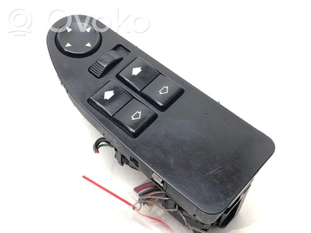 Electric window control switch   8368967