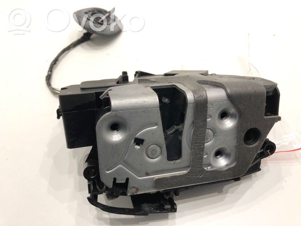 Ford Fiesta Priekšpusē slēdzene 
