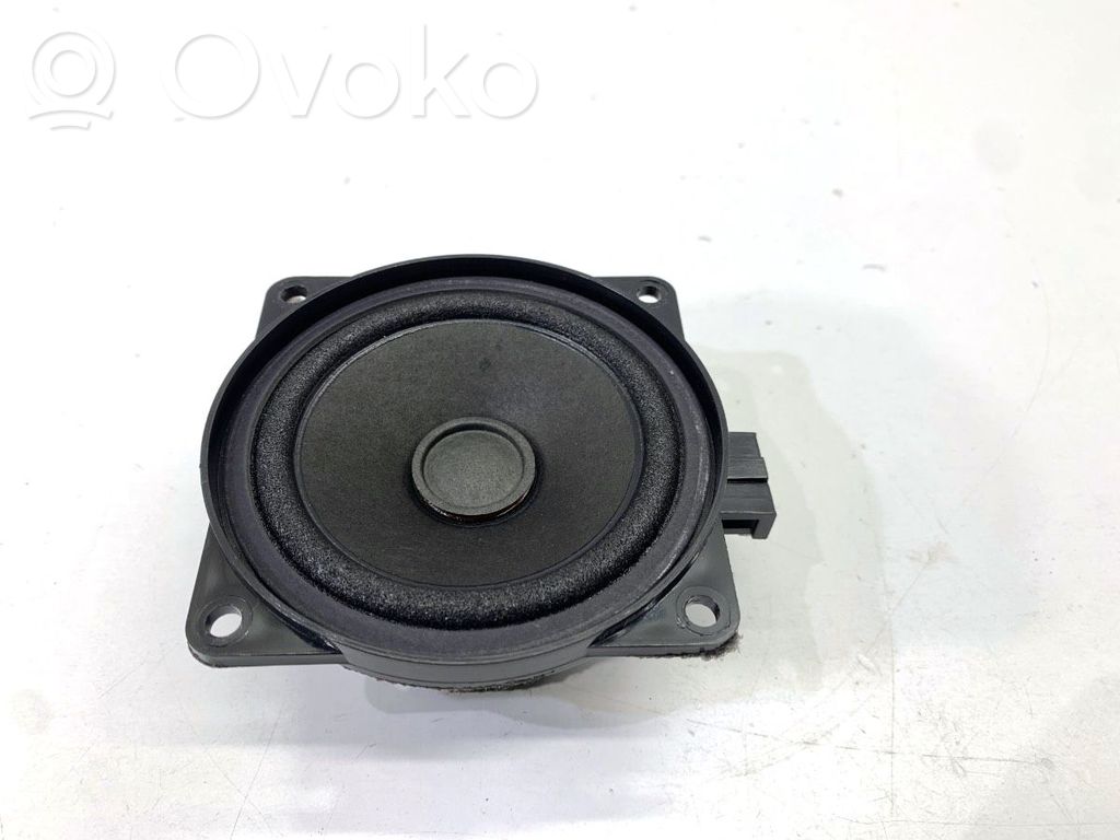 Skoda Superb B8 (3V) Etuoven kaiutin 