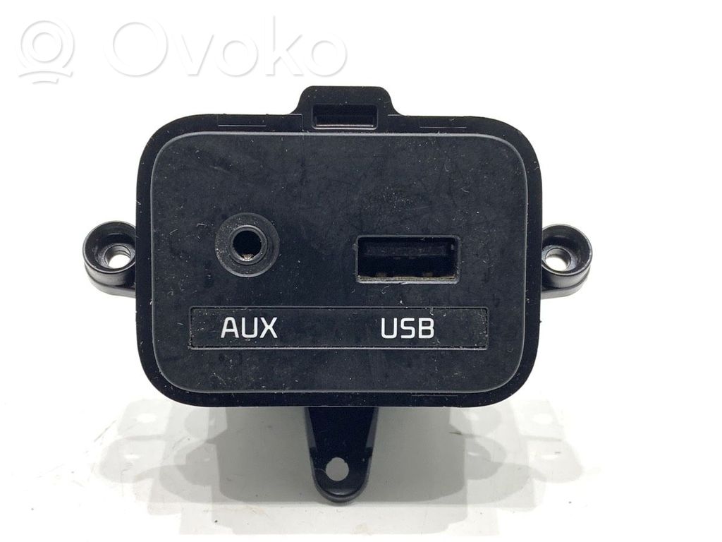 Enchufe conector USB   96120A4000