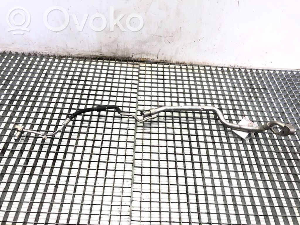 BMW 5 G30 G31 G38 Ilmastointilaitteen putki (A/C) 