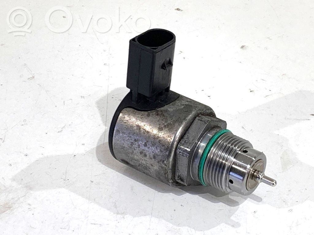 Audi Q8 Regulator ciśnienia paliwa 