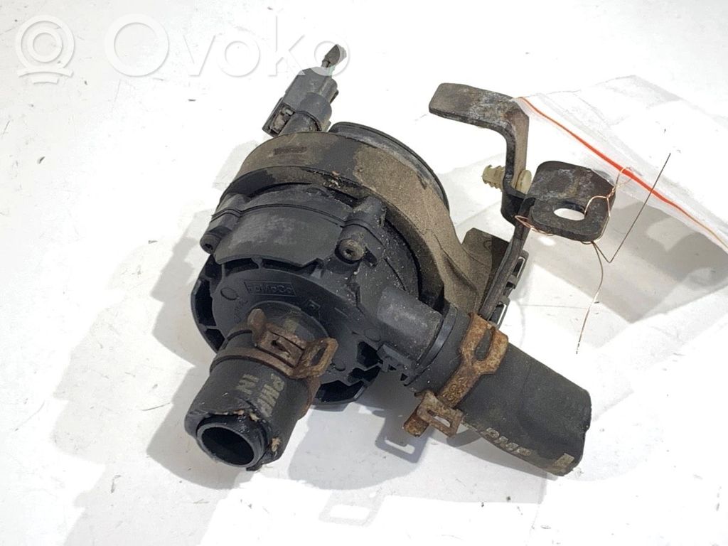 Ford Focus Oil filter mounting bracket 