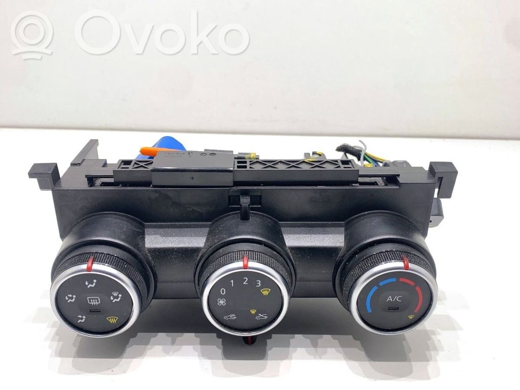 Dacia Duster II Interior fan control switch 
