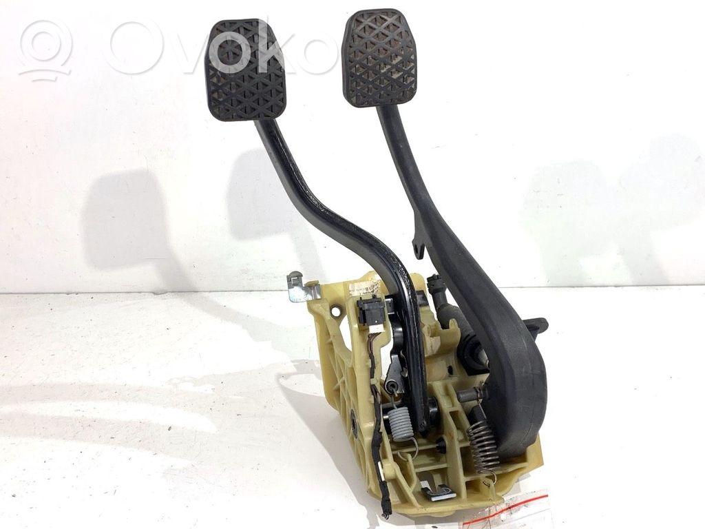 Pedal assembly   6769220