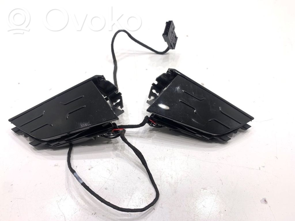 Audi Q4 Sportback e-tron Steering wheel buttons/switches 