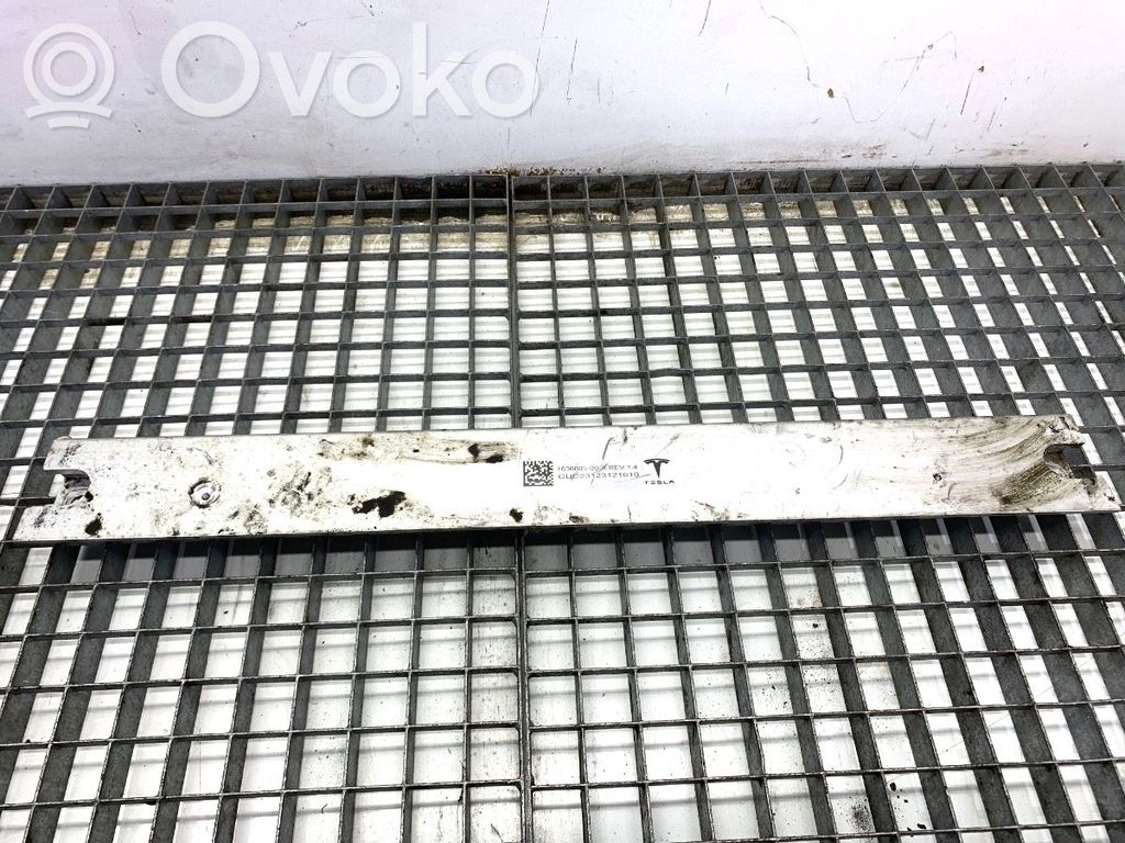 Tesla Model Y Support de radiateur sur cadre face avant 