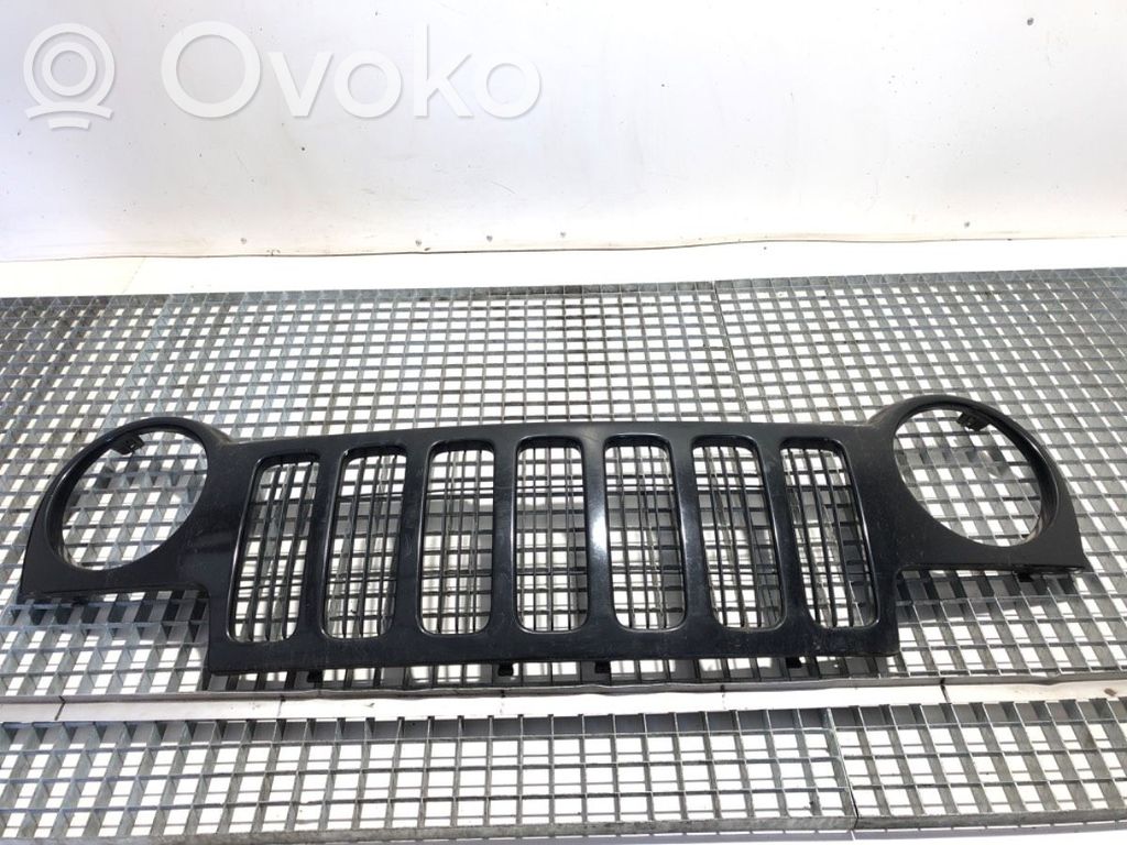 Atrapa chłodnicy / Grill